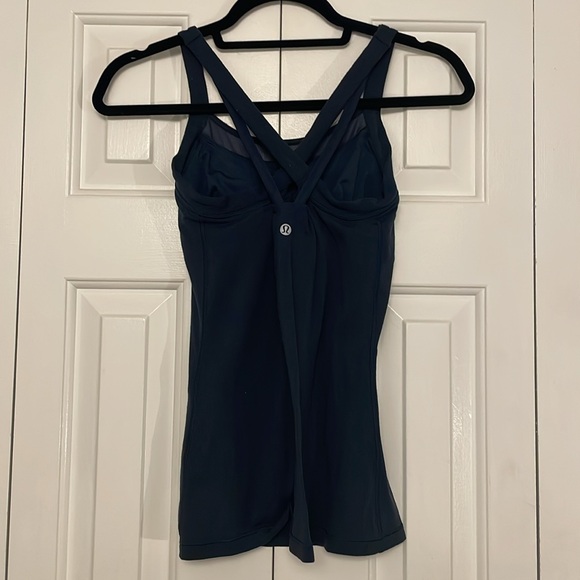 Navy blue Lululemon workout tank - Picture 4 of 7